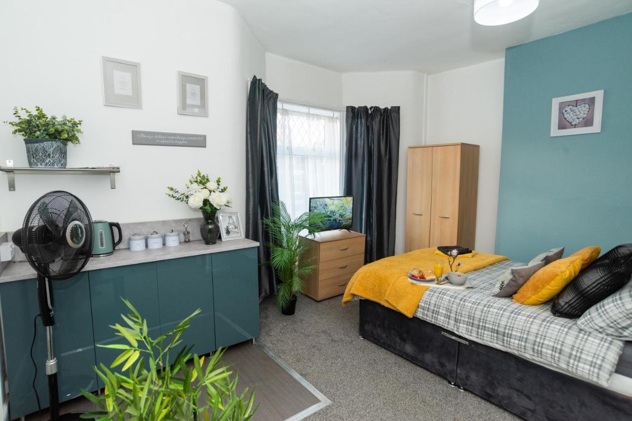 Bentley House With En-Suites Крю Екстер'єр фото