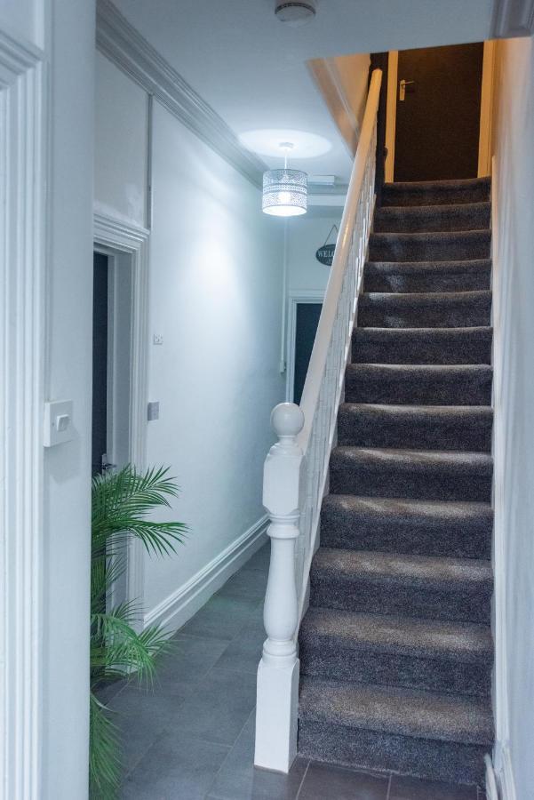 Bentley House With En-Suites Крю Екстер'єр фото